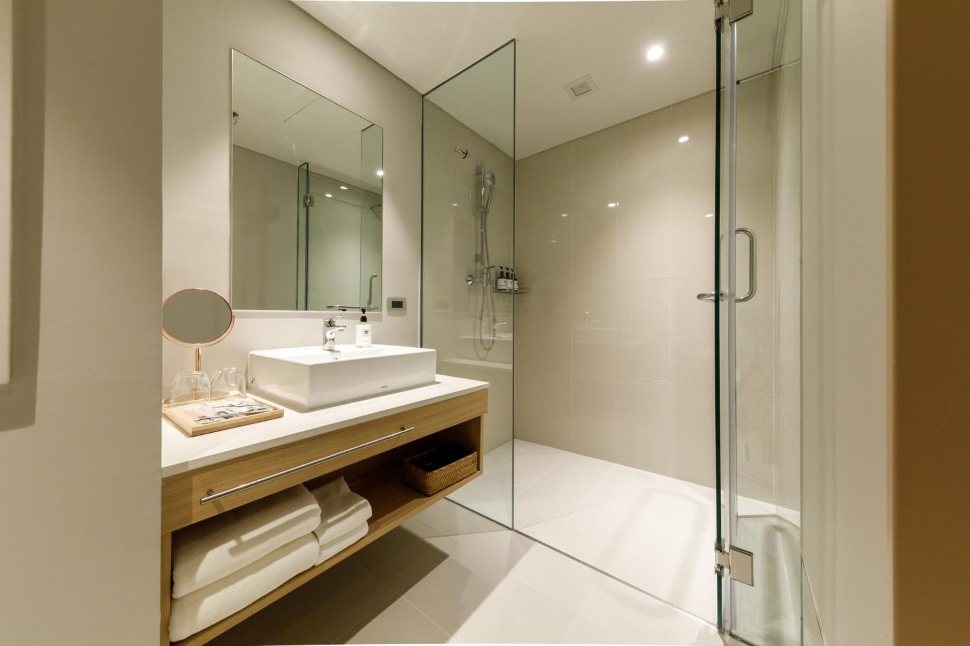 Nishitetsu Hotel Croom Bangkok Silom Bagian luar foto