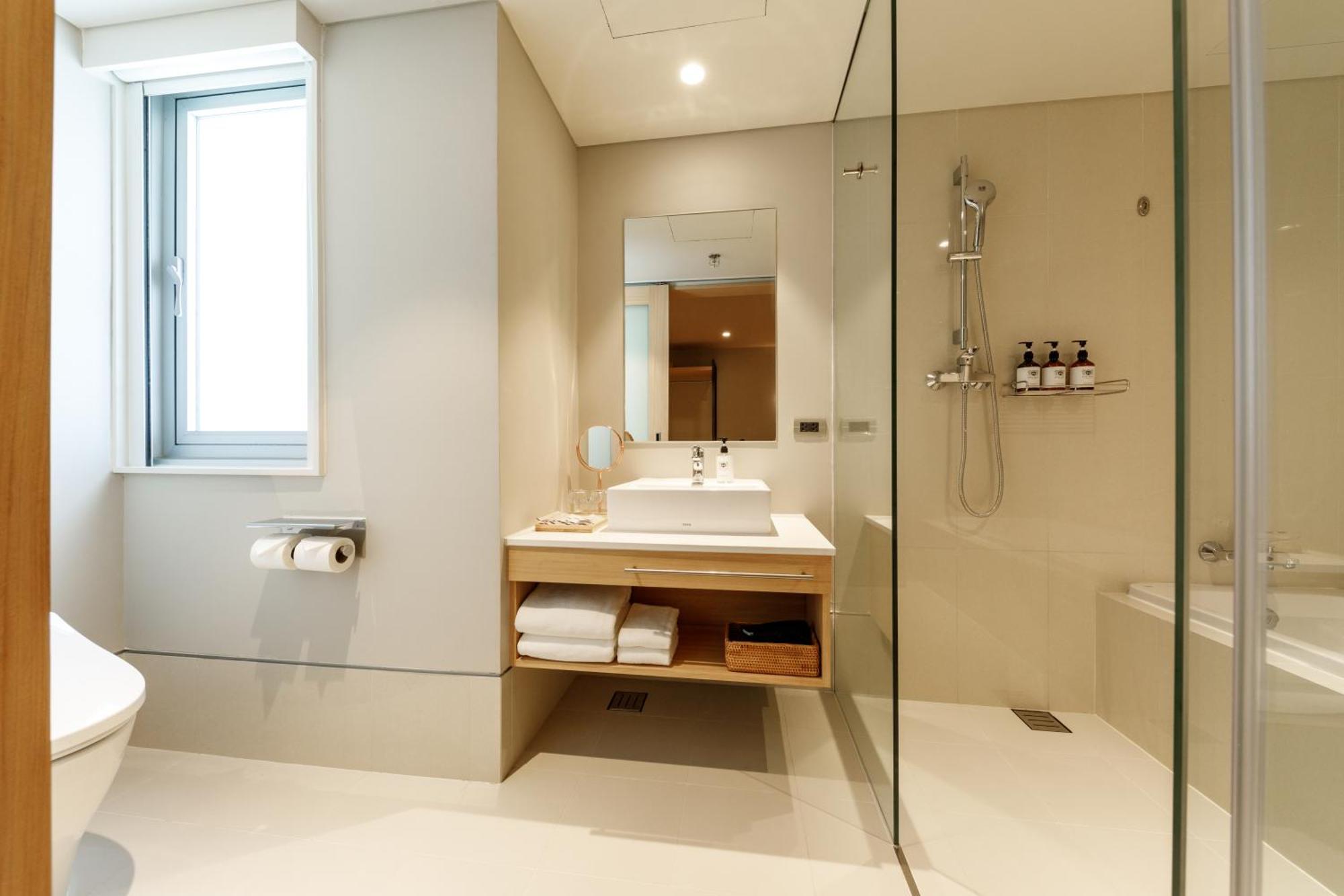 Nishitetsu Hotel Croom Bangkok Silom Bagian luar foto
