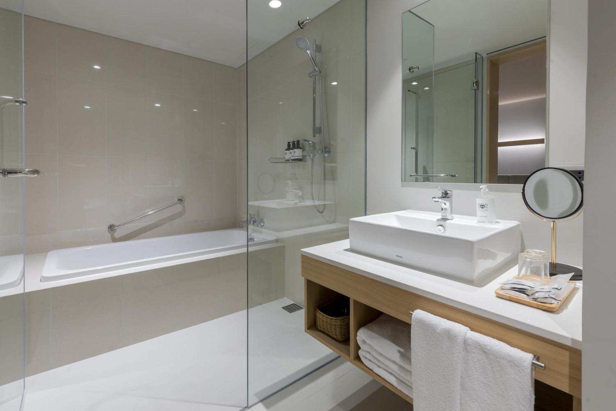 Nishitetsu Hotel Croom Bangkok Silom Bagian luar foto