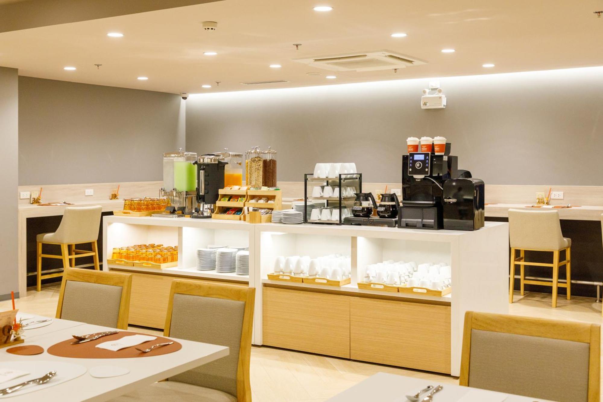Nishitetsu Hotel Croom Bangkok Silom Bagian luar foto