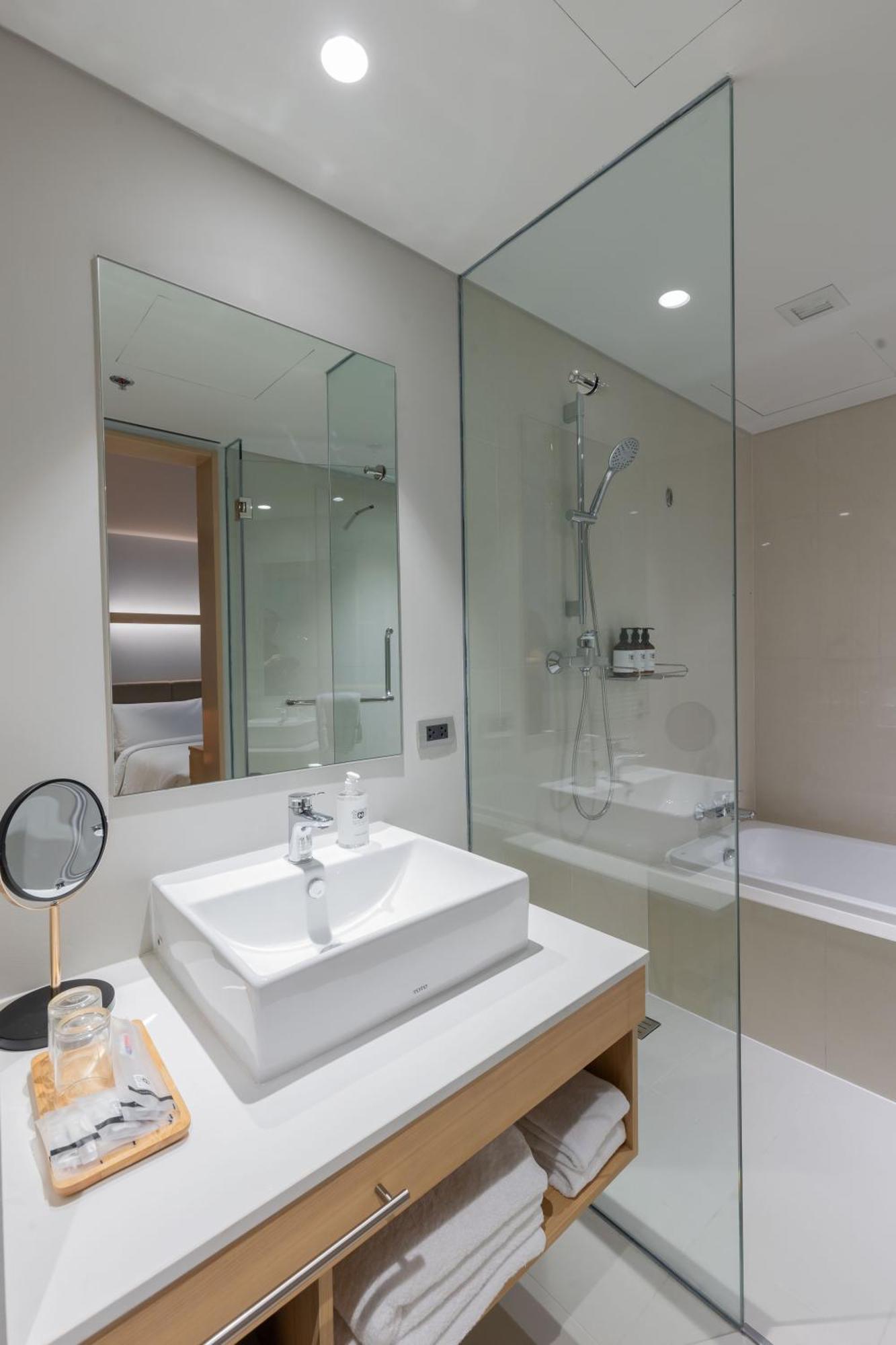 Nishitetsu Hotel Croom Bangkok Silom Bagian luar foto