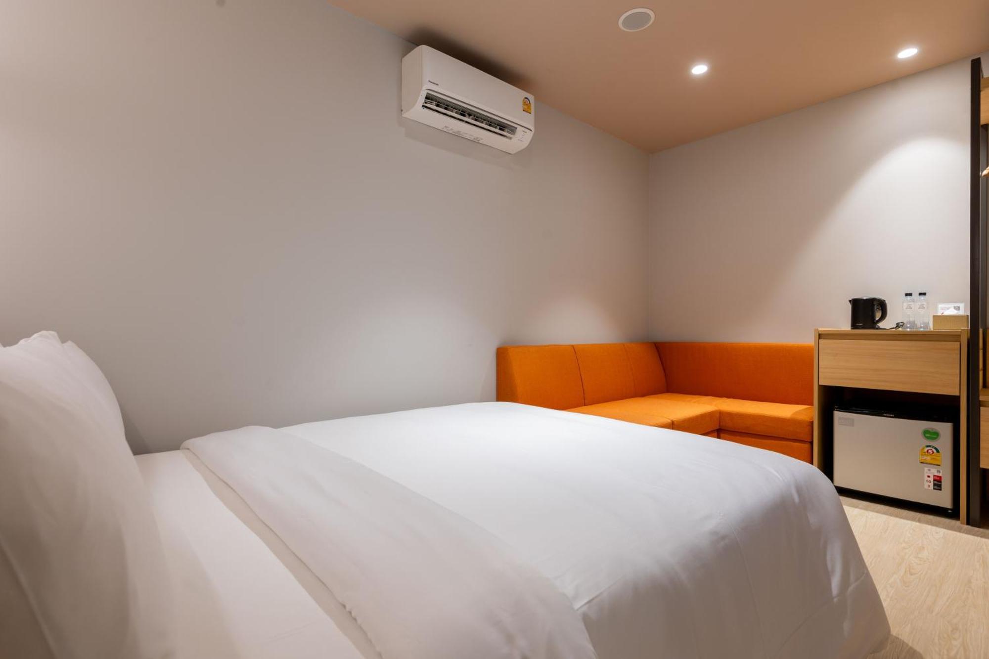 Nishitetsu Hotel Croom Bangkok Silom Bagian luar foto