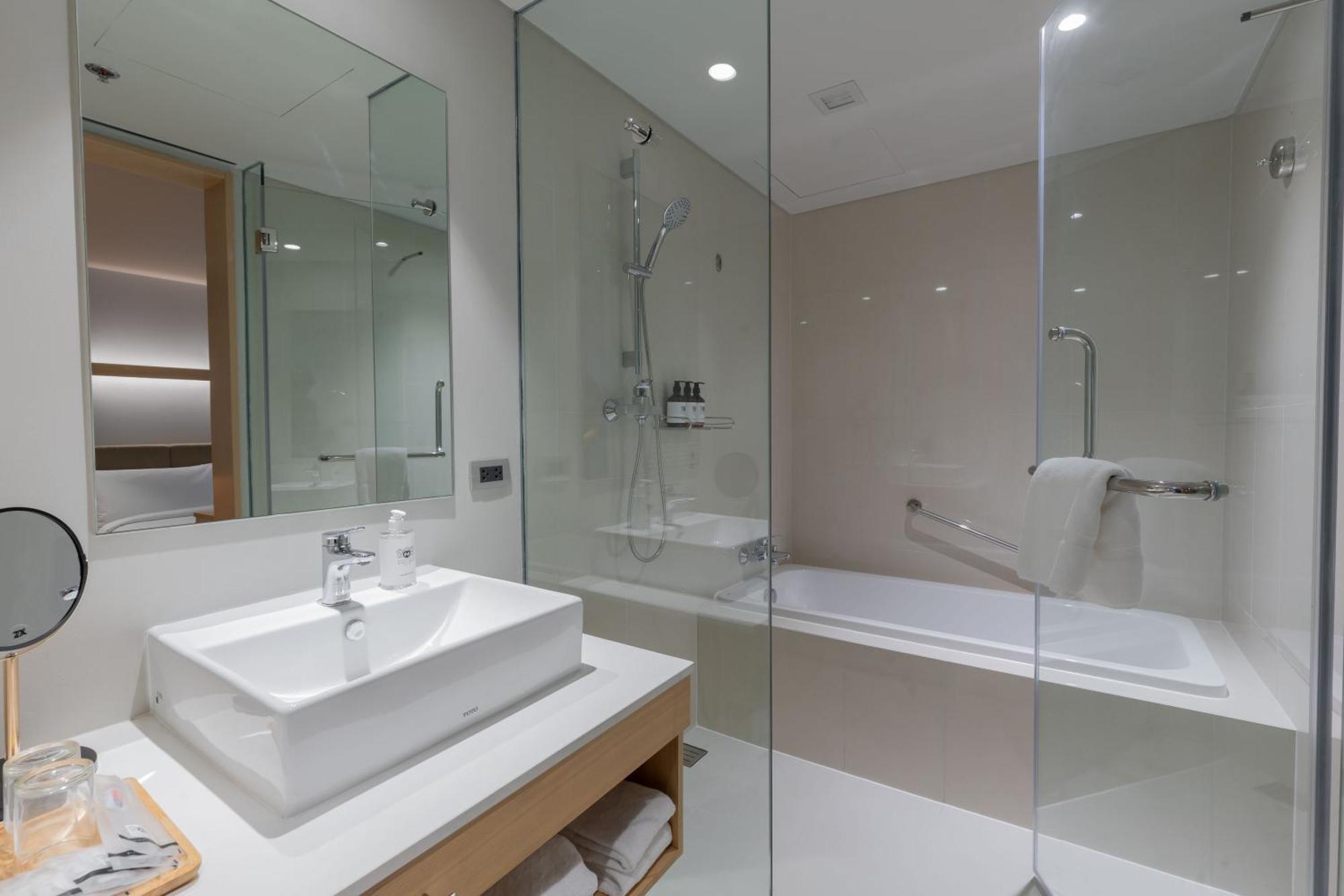 Nishitetsu Hotel Croom Bangkok Silom Bagian luar foto