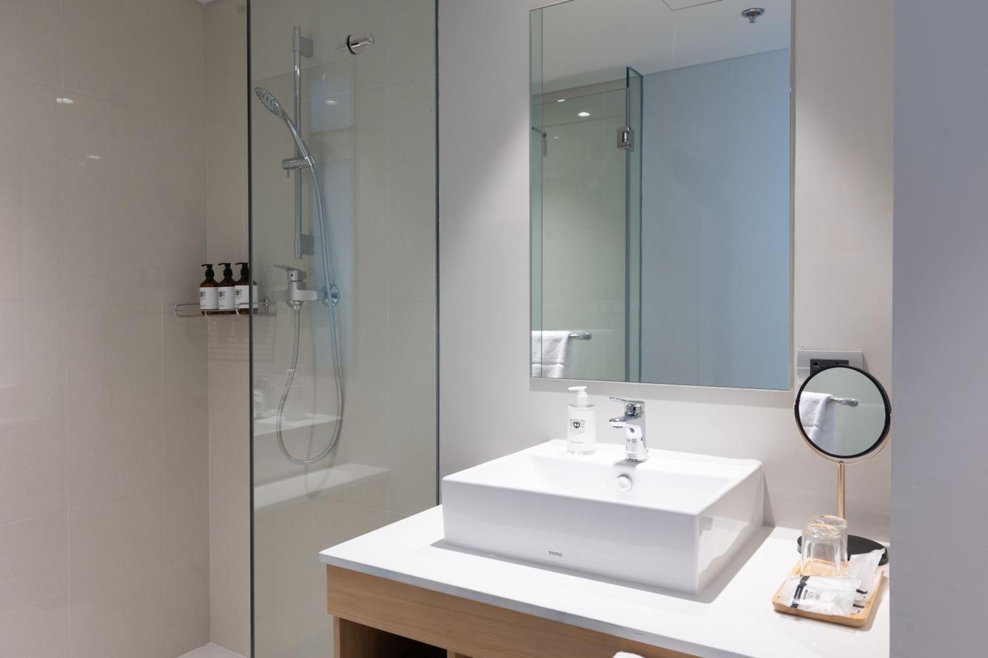 Nishitetsu Hotel Croom Bangkok Silom Bagian luar foto