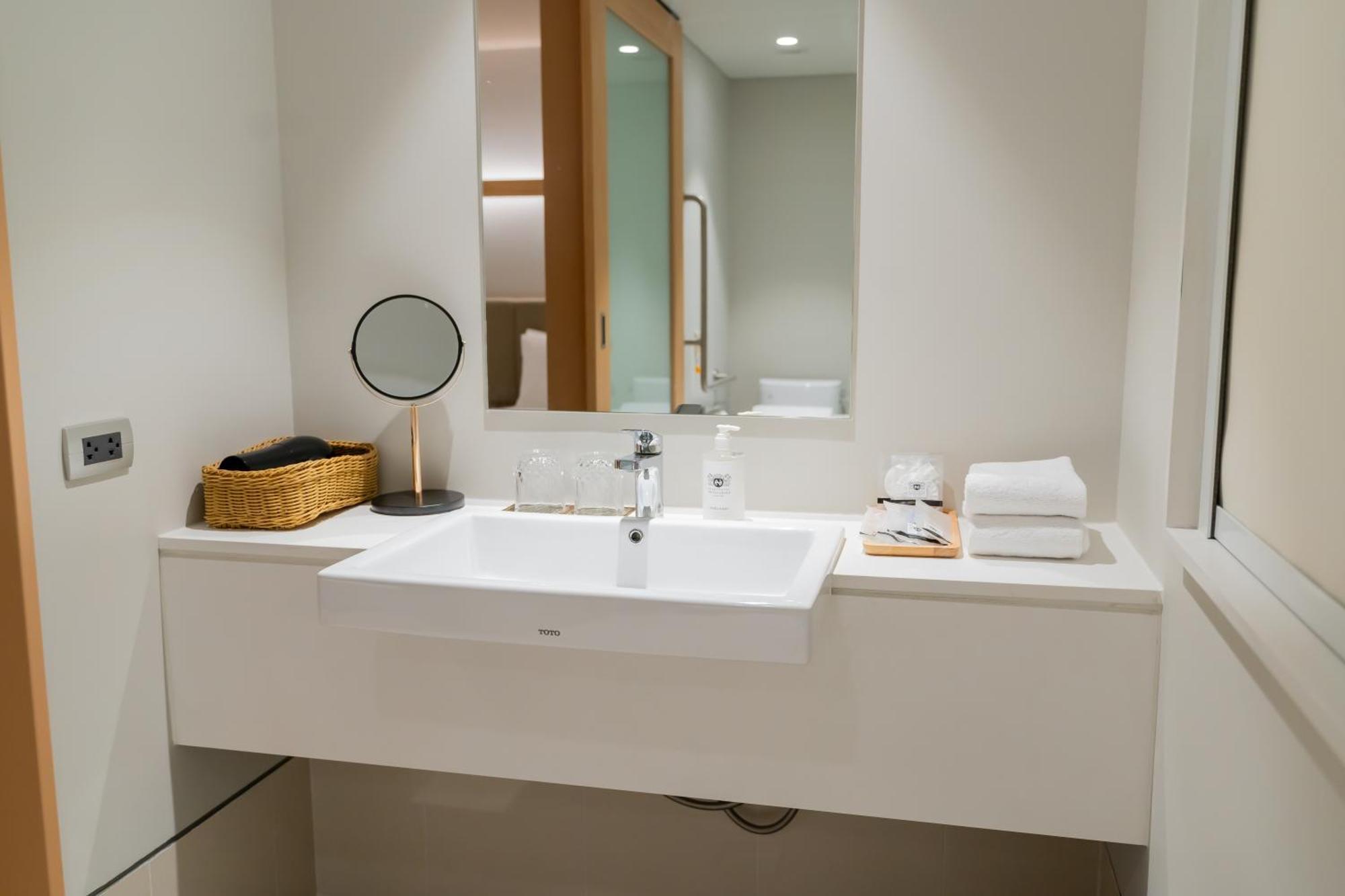 Nishitetsu Hotel Croom Bangkok Silom Bagian luar foto