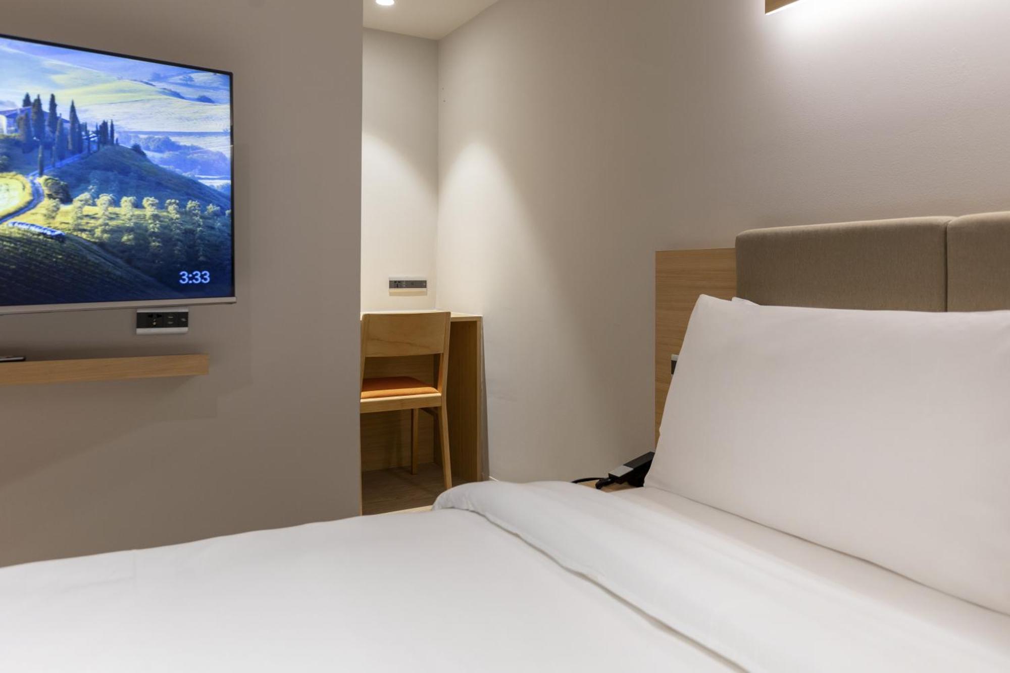 Nishitetsu Hotel Croom Bangkok Silom Bagian luar foto